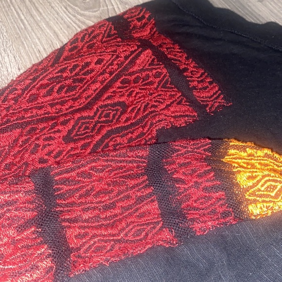 We The Free Tee with Embroidered Fishnet Sleeves size Large EUC - Picture 2 of 10